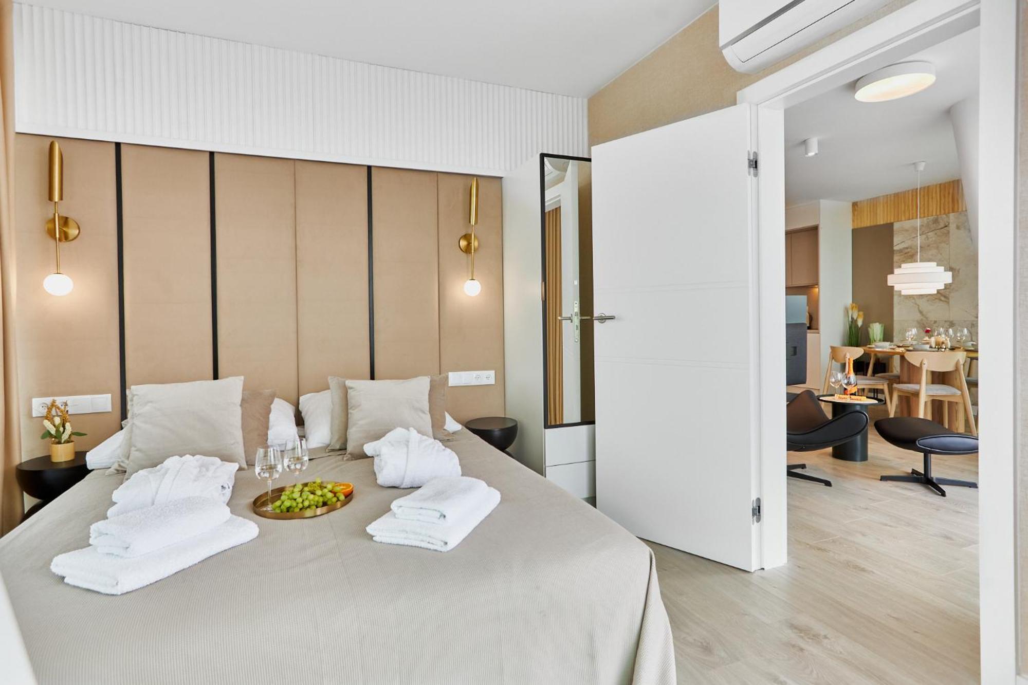 Wave Beachfront Family Apartment Miedzyzdroje Kültér fotó